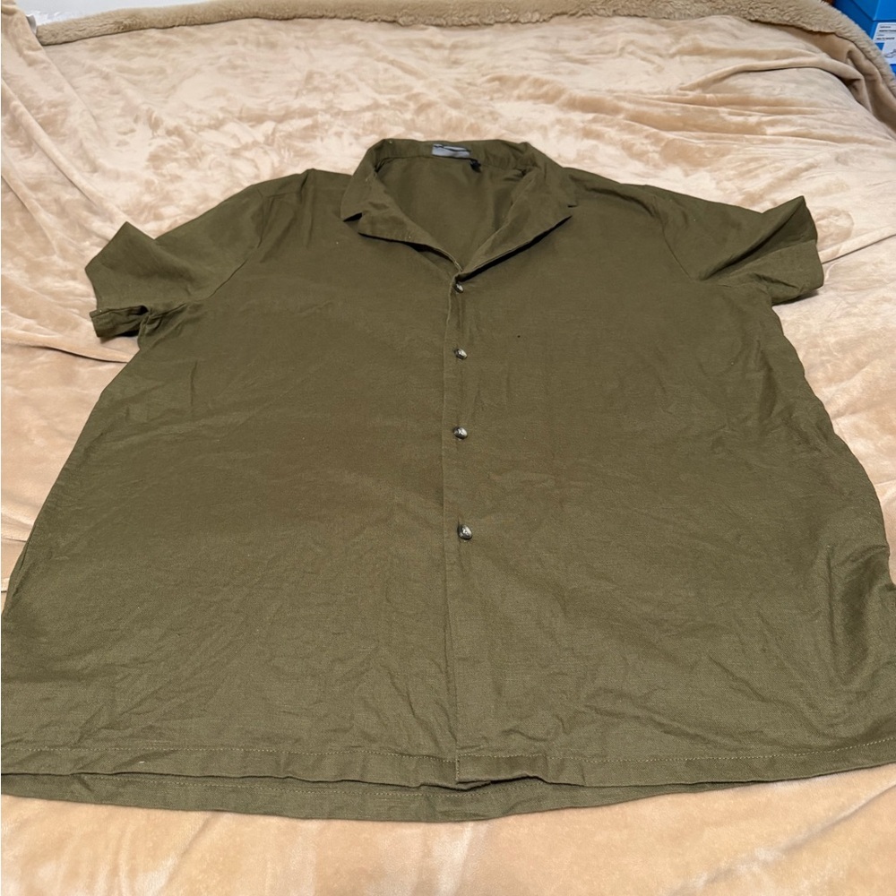 ASOS Men's Olive Green Short-Sleeve Linen Button Down Shirt Medium
